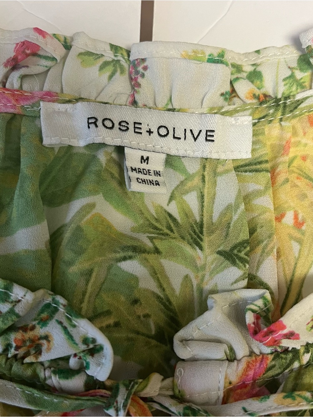 Rose + Olive Boho Fairy Blouse Medium Tropical Resort Flowy Short Flutter Sleeve - Picture 9 of 13